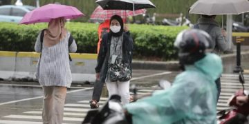 Cegah Terpapar Abu Vulkanik Gunung Anak Krakatau, Warga Jakarta Disarankan Menggunakan Masker