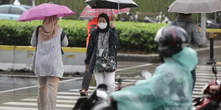 Cegah Terpapar Abu Vulkanik Gunung Anak Krakatau, Warga Jakarta Disarankan Menggunakan Masker