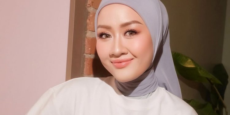 Fanny Kondoh Minta Maaf setelah Dihujat karena Peluk dr Gia Pratama