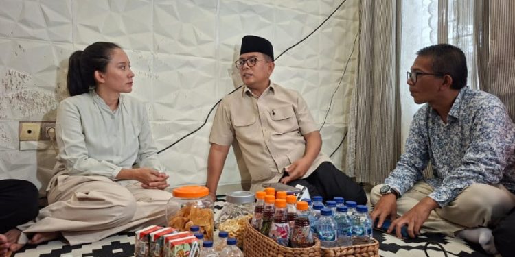 Kunjungan Gubernur Banten Andra Soni ke Kediaman Jurnalis Yudistiro Pranoto