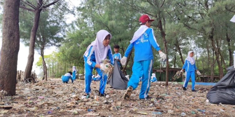 PIS Dorong Generasi Muda untuk Peduli Ekosistem Laut di Ocean LiteraSEA