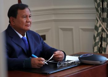 Prabowo Kunjungi Lokasi Erupsi Anak Krakatau, Serukan Masyarakat Tenang dan Waspada