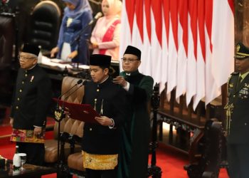 Perbedaan Keterangan Kelulusan Gibran Menurut Refly Harun