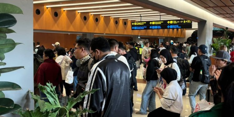 Penerbangan Dibatalkan Akibat Erupsi Gunung Anak Krakatau, Penumpang Menumpuk di Bandara Soetta