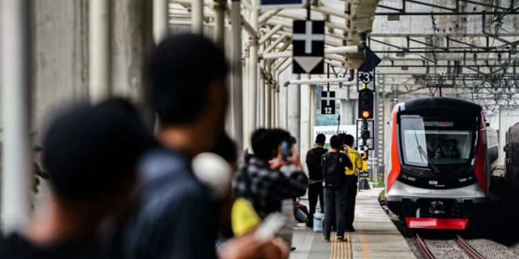 Syarat Rekrutmen KAI 2026, Cek Batas Usia, Tinggi Badan, dan Skor TOEFL