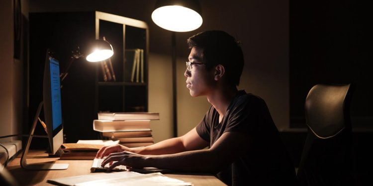 Dampak Sering Begadang dan Kurang Tidur bagi Tubuh serta Aktivitas Sehari-hari