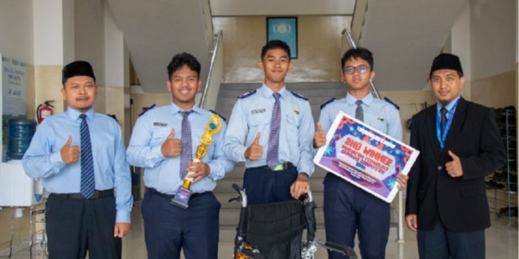 3 Siswa SMA Kembangkan Otomatisasi Kursi Roda dan Menangkan Juara 2 Kompetisi Baronas ITS