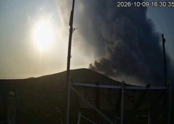 Anak Krakatau Erupsi Dua Kali Masyarakat Dilarang Dekat Radius 2 Km