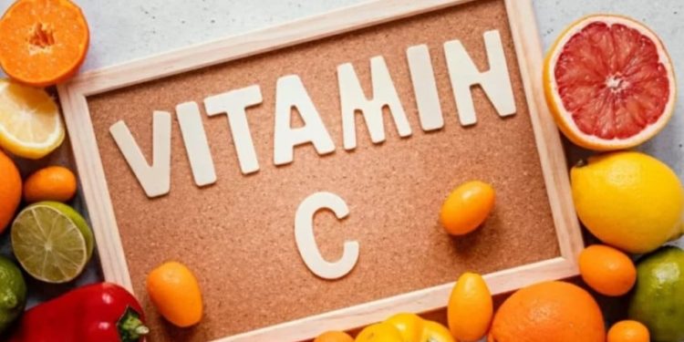 Apakah Konsumsi Vitamin C Harian Dapat Menyebabkan Batu Ginjal? Penjelasan Dokter