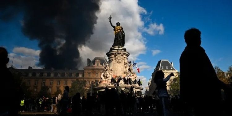 Citra Prancis Terkoyak Oleh Kerusuhan dan Penjarahan Macron Marah dan Malu