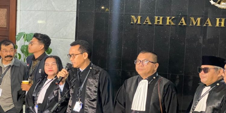 Hakim Dissenting Opinion Dalam Putusan Gugatan Ijazah Gibran Menurut Denny Indrayana
