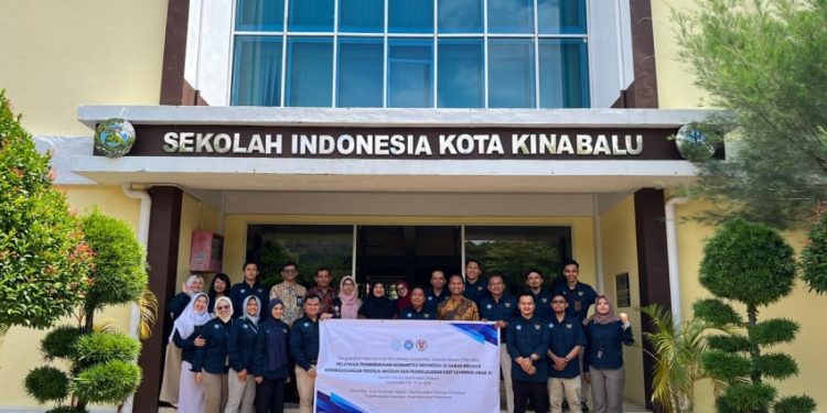 Kerja Sama Pemberdayaan Komunitas Indonesia di Sabah oleh FKIP UNS dan SIKK
