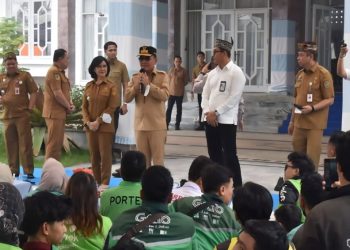 Gubernur Kalteng Salurkan 1200 Paket Bantuan Pangan untuk Pekerja Transportasi