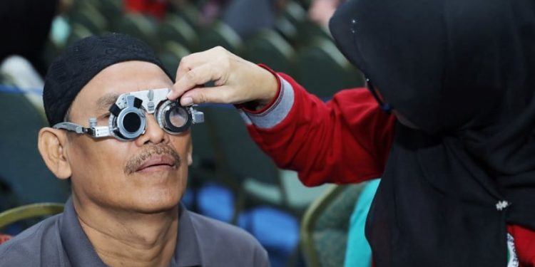 Pemeriksaan Mata Gratis di JEC Eye Hospitals dan Syafana Islamic School