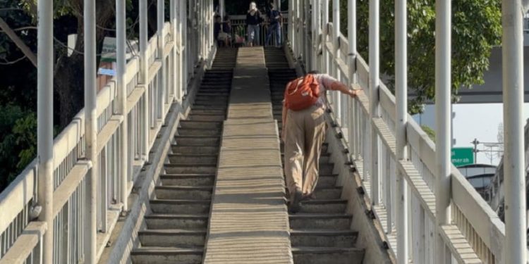 JPO Kota Bambu kurang ramah bagi disabilitas, Pramono akan lakukan perbaikan