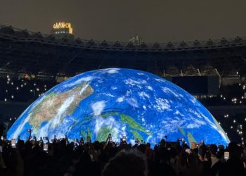 Kanye West Tampilkan Pertunjukan Spektakuler di Dome Stage GBK, Penonton Histeris!