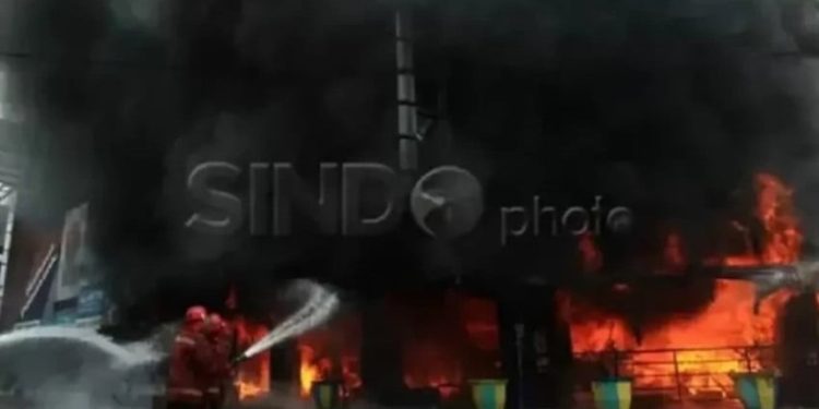 Kebakaran Rumah Pulogadung Mengakibatkan 2 Lansia Tewas