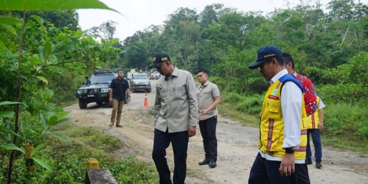 Percepatan Penyelesaian Jalan Perbatasan RI-Malaysia di Kalimantan oleh Kementerian PU