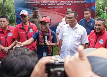 Penyelamatan Ekosistem Danau Toba Diserukan oleh Jumhur di Sumut