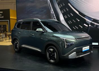 Lawan Terberat Carens EV Bukan BYD M6 Tapi Justru Hyundai Neira