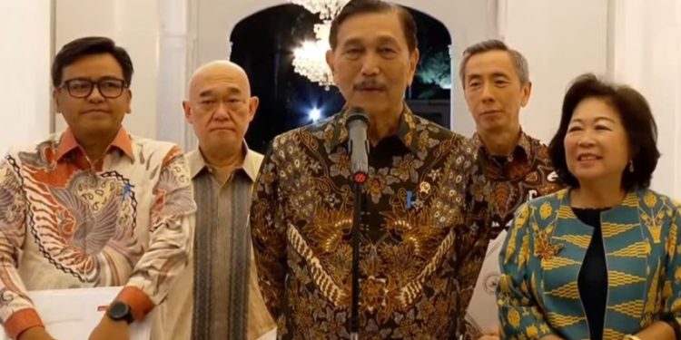 Luhut Sarankan Prabowo Ubah Definisi Korupsi: Fokus pada Penyuapan Bukan Kerugian Negara