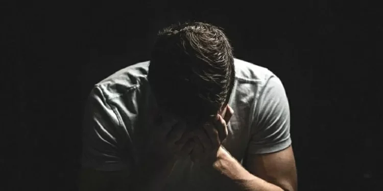 Mengapa Islam Melarang Buruk Sangka dan Bahaya yang Mengancam