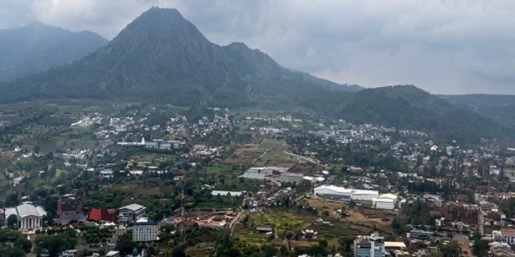 Padamkan Karhutla, OMC Gelar Tebar 1 Ton NaCL di Langit Jawa Timur
