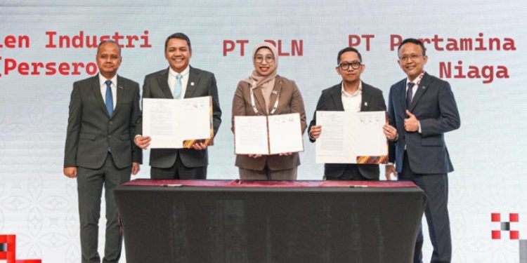 Kolaborasi Kembangkan Jaringan Pengisian Daya Motor Listrik oleh Pertamina Patra Niaga