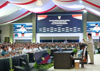 Prabowo Tidak Masalah Calon Prajurit TNI-Polri Menggunakan Kacamata