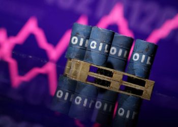 Serangan di Riyadh dan Selat Hormuz Dorong Harga Minyak di Atas USD100 per Barel