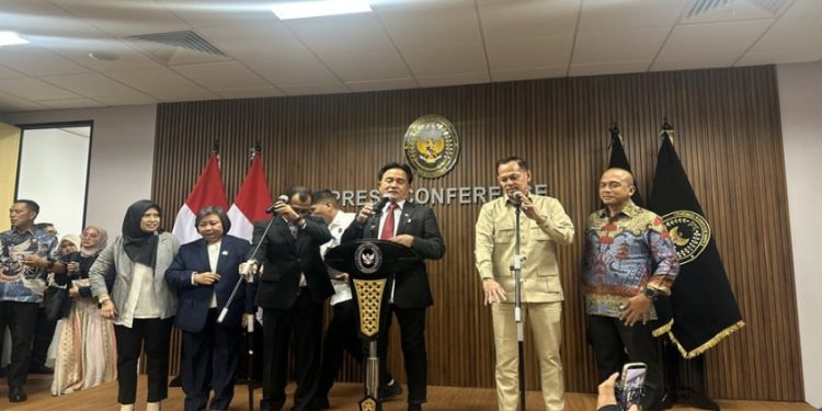 Menko Yusril Tak Berkomentar soal Putusan MK Wapres Gibran Atasan Kami